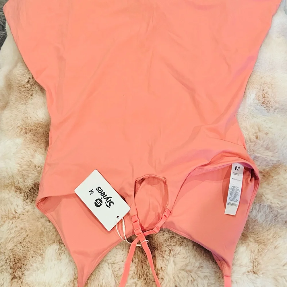 NWT Women size medium Styles athletic dress in Coral - Picture 5 of 5